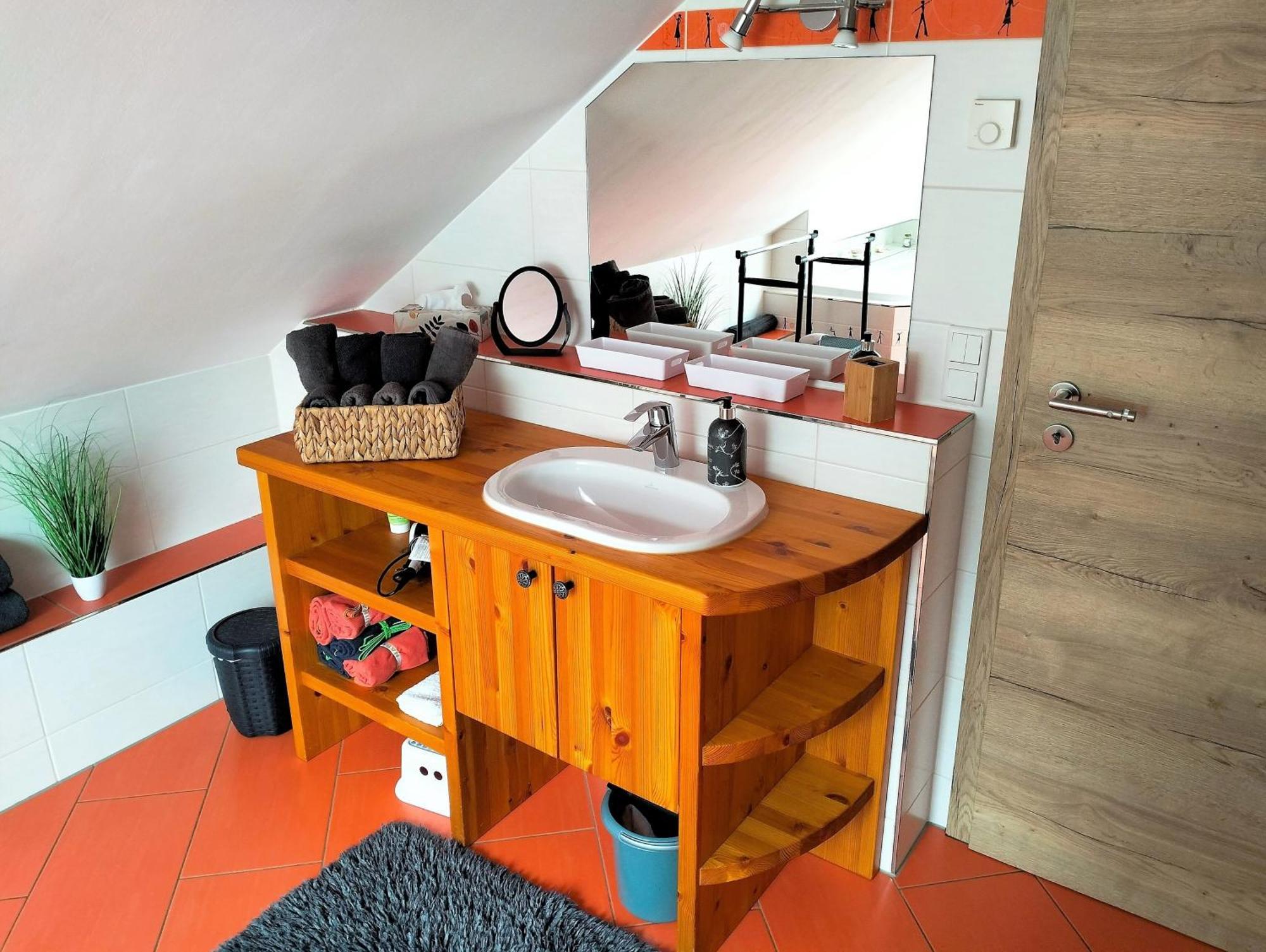 Ferienwohnung Am Waldesrand - Garten, Terrasse, Grill, Luftkuehler, Massagesessel, Kinderspielecke, Spielekonsole Cottbus Eksteriør billede